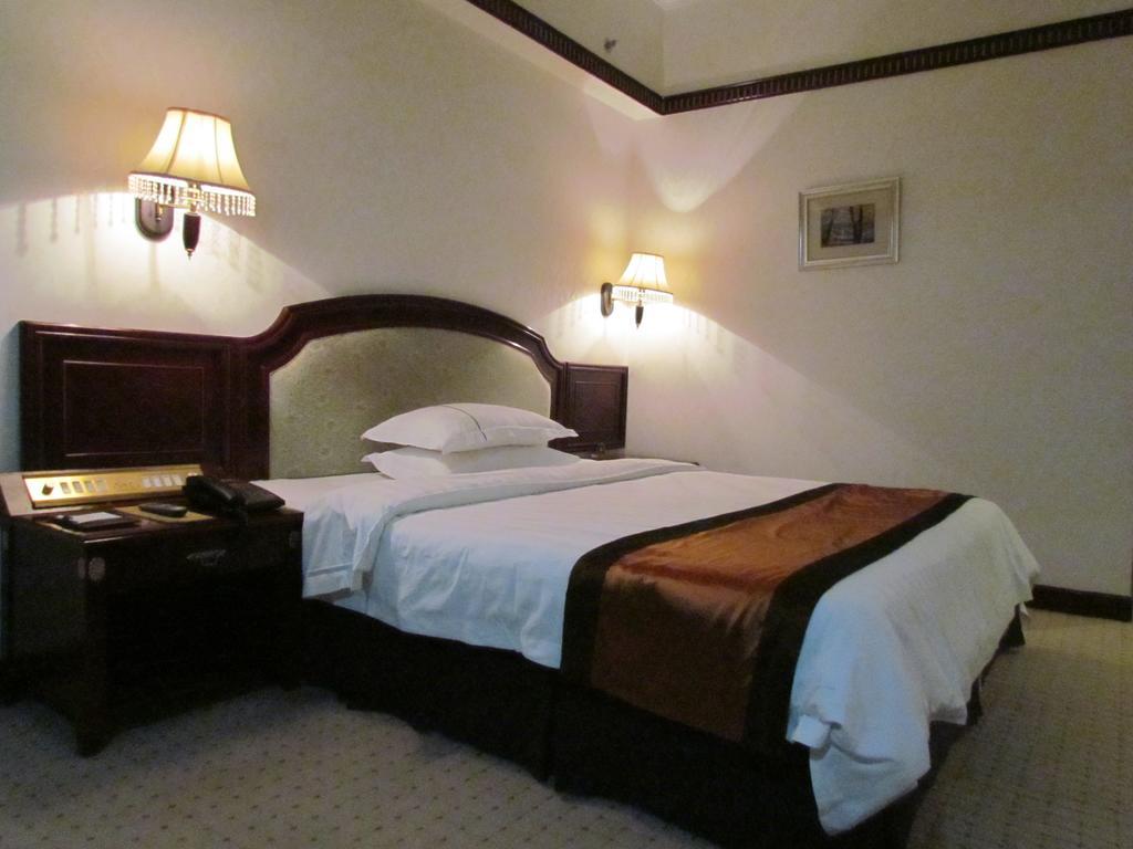 W.Y. Lera Hotel Гуанджоу Екстериор снимка