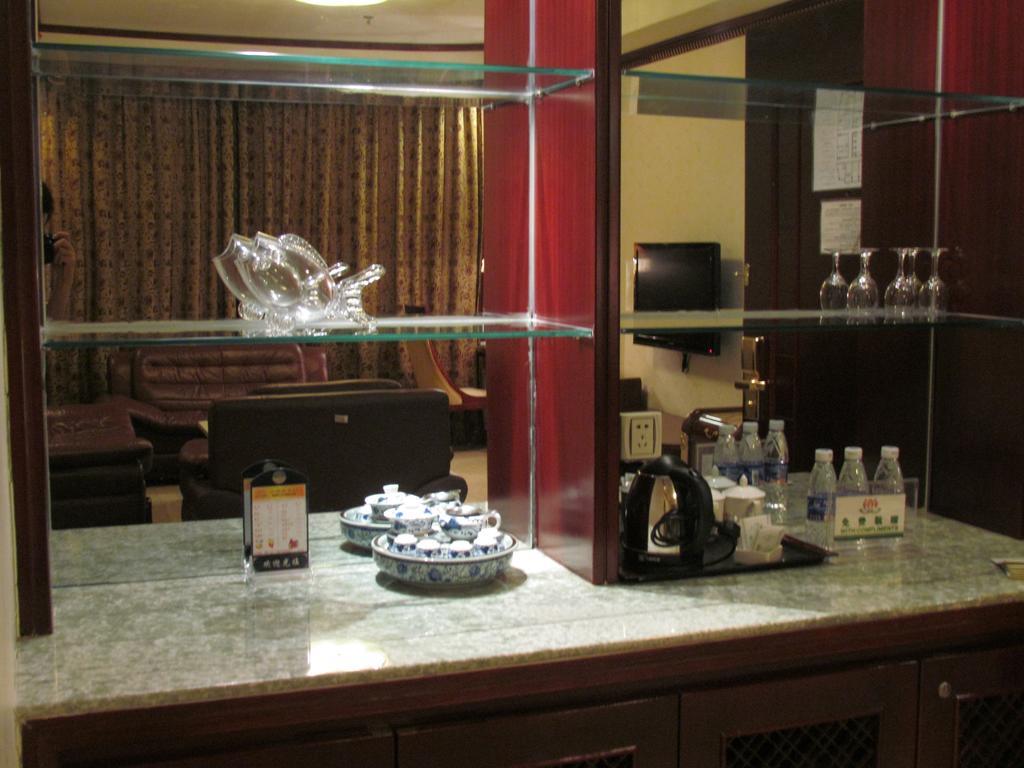 W.Y. Lera Hotel Гуанджоу Екстериор снимка