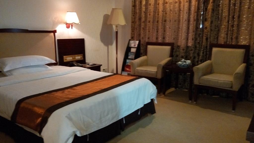 W.Y. Lera Hotel Гуанджоу Екстериор снимка